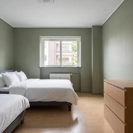 Js10 - 2br Views
